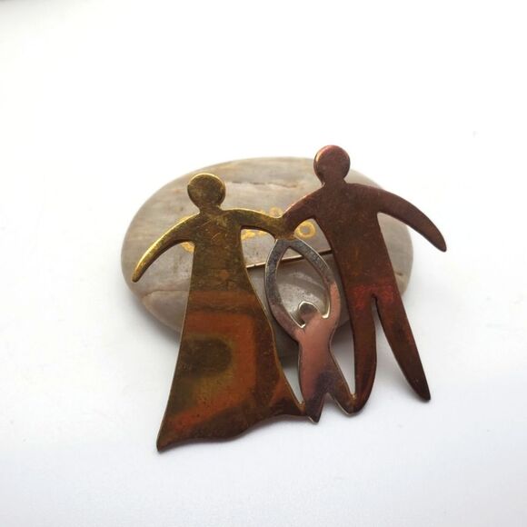 Multi toned‎ metal family brooch - Picture 1 of 3